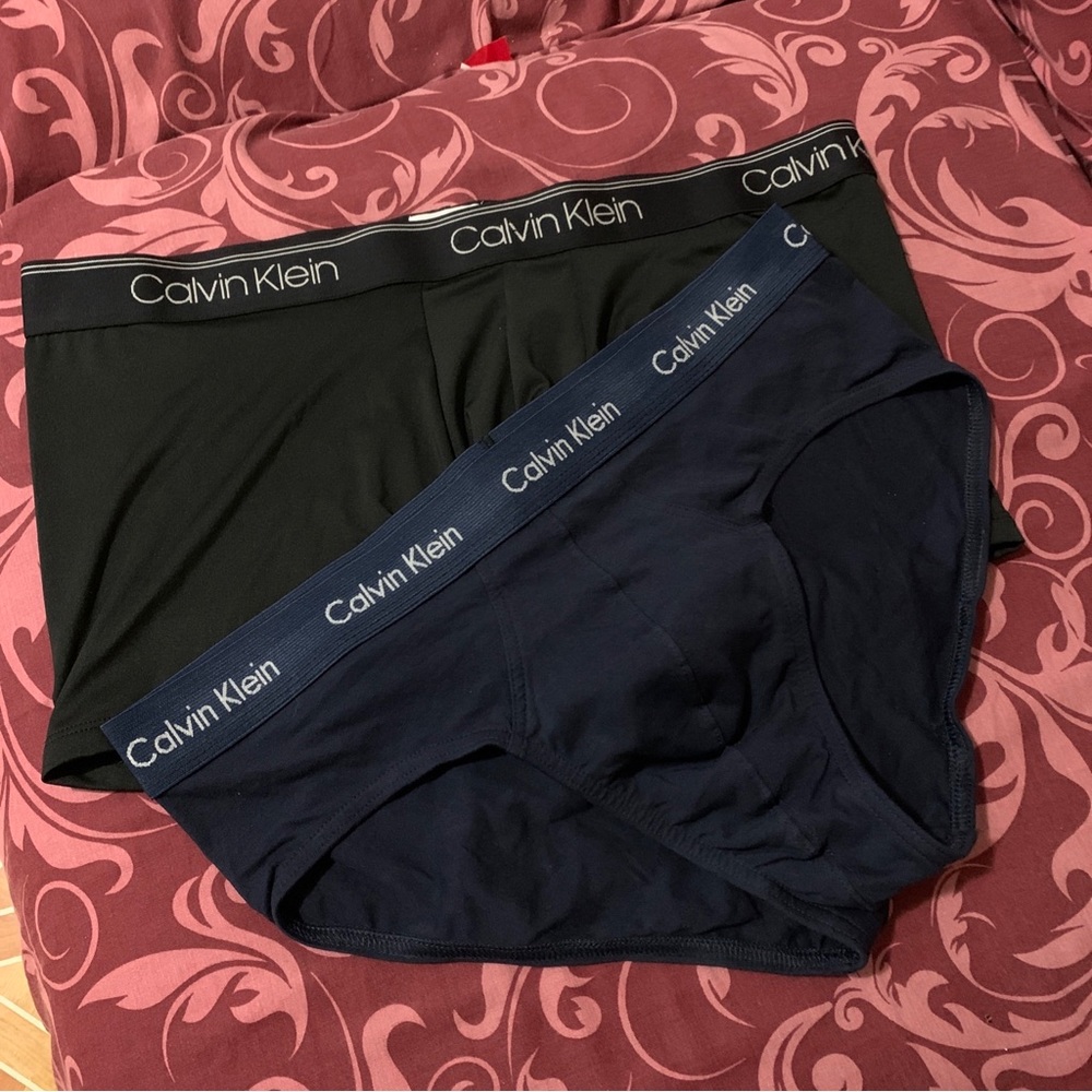 2 Calvin Klein underwear
